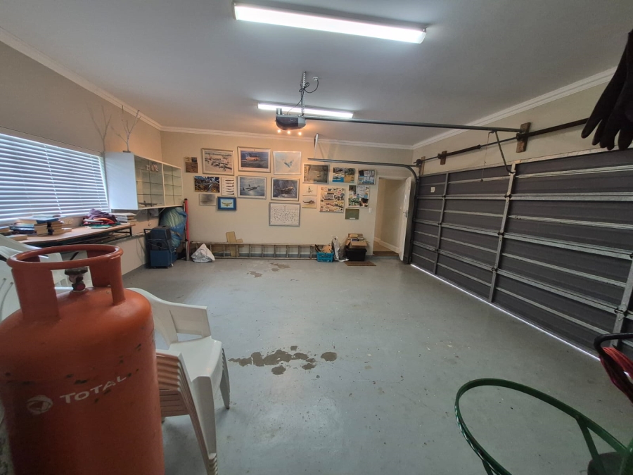 3 Bedroom Property for Sale in Boggomsbaai Western Cape